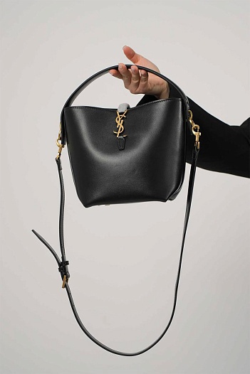 Кожаная сумка Yves  Saint Laurent Le 37 bucket bag 25x25 см   