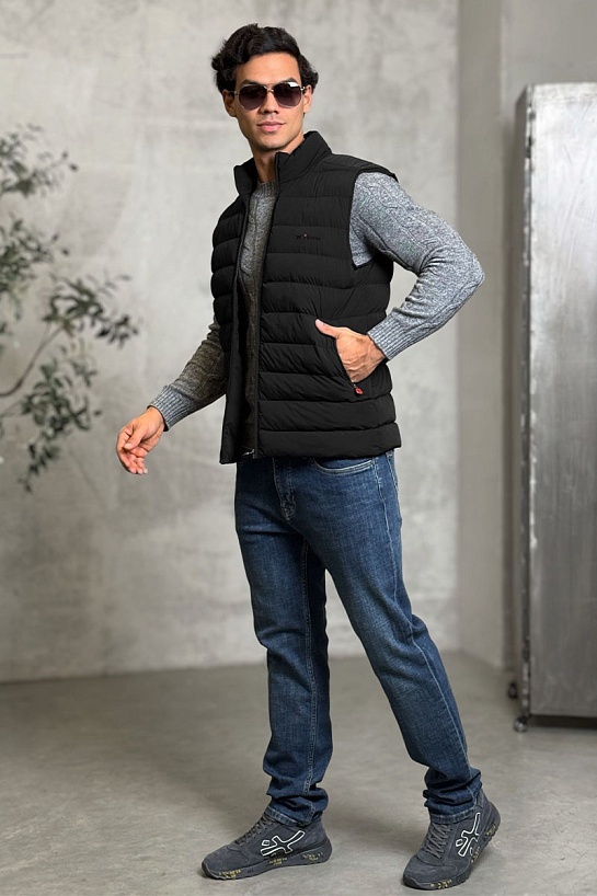 Мужской чёрный жилет Kiton