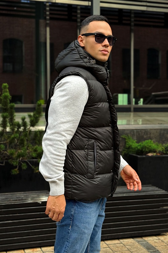 Чёрный жилет Burberry London England logo-patch