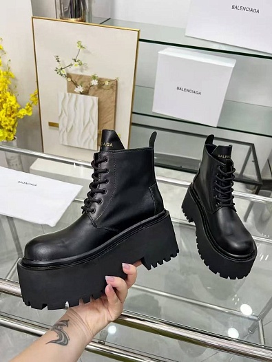 Женские кожаные ботинки Balenciaga чёрного цвета   