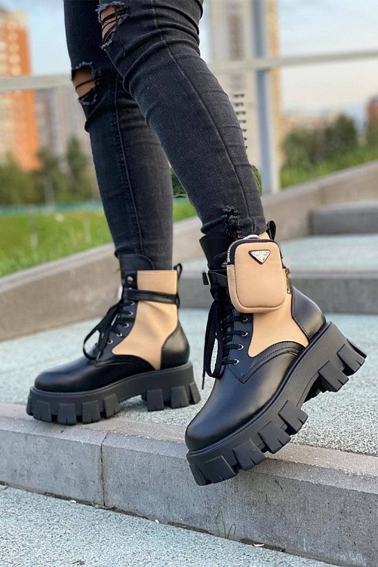 Кожаные женские ботинки Prada - Black / Beige