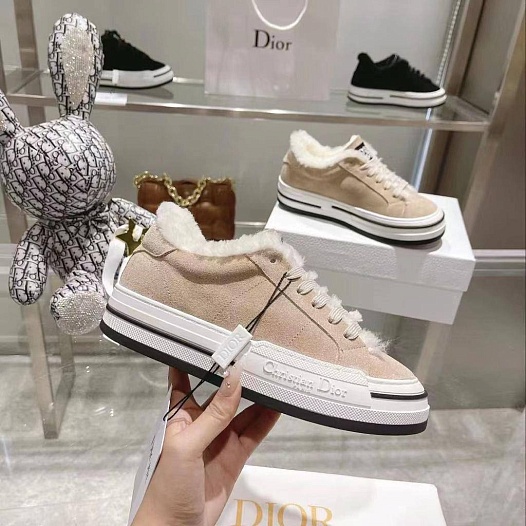 Женские замшевые кроссовки с мехом Dior   