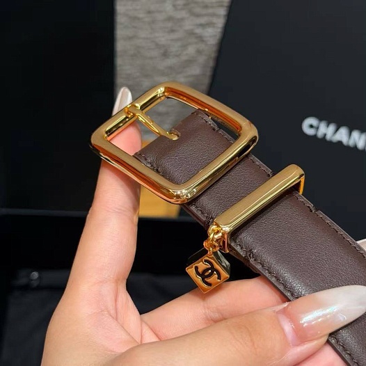 Кожаный ремень Chanel коричневого цвета   