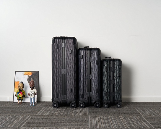 Чемодан Rimowa x Dior Aluminum M Premium 67x42x27 см