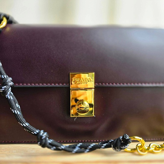 Кожаная сумка Prada Small Soft Sound 23x14 см