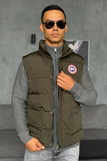 Жилет зелёного цвета Canada Goose logo-patch   