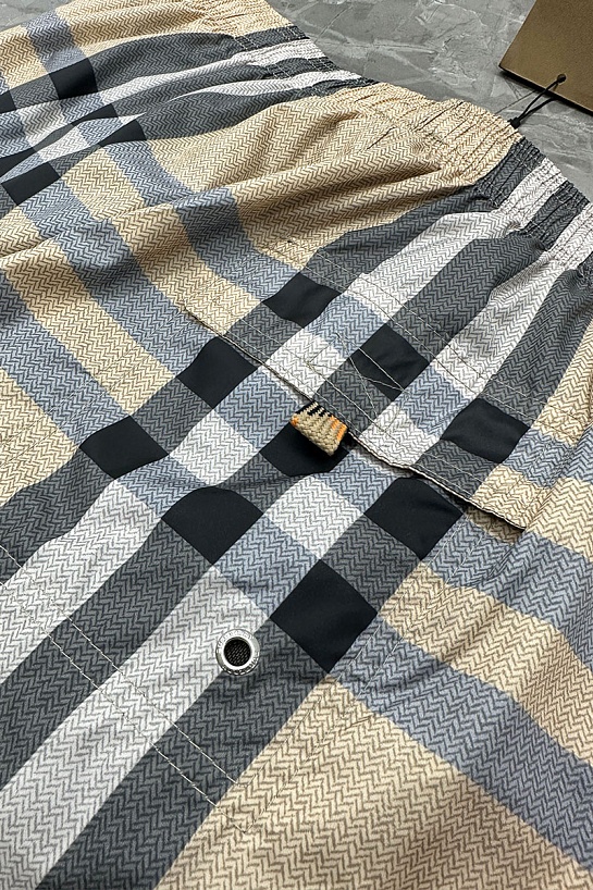 Мужские бежевые шорты Burberry London Check