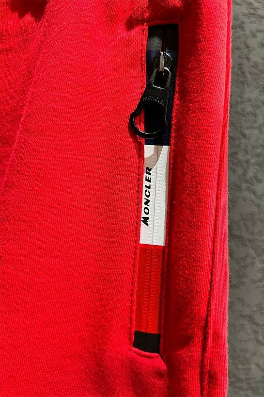 Брендовые мужские шорты Moncler красного цвета