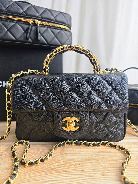 Кожаная сумка Chanel Burgundy Quilted 20x13 см