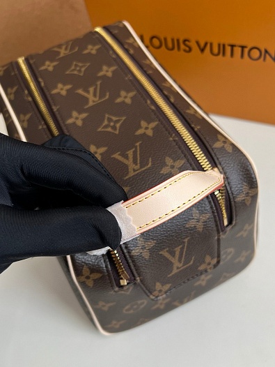 Кожаный несессер Louis Vuitton Dopp Kit Premium 28x15x16.5 см   