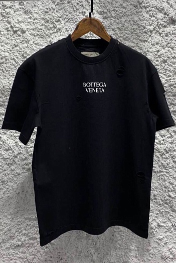 Чёрная оверсайз футболка Bottega Veneta с рваной отделкой   