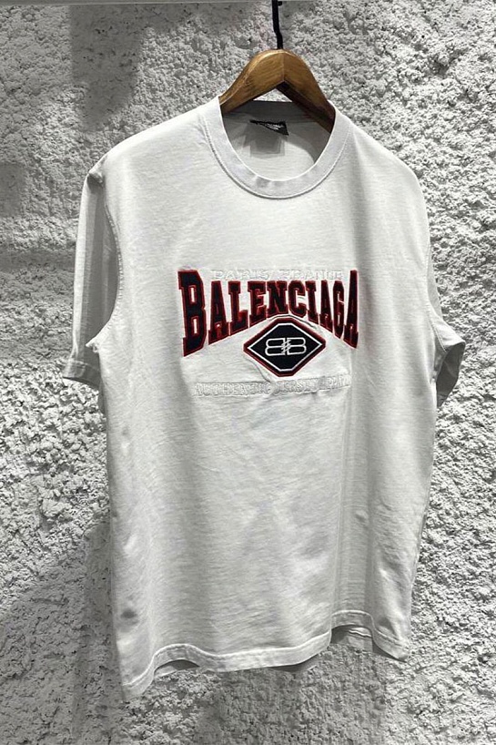 Белая оверсайз футболка Balenciaga Logo-Embroidered