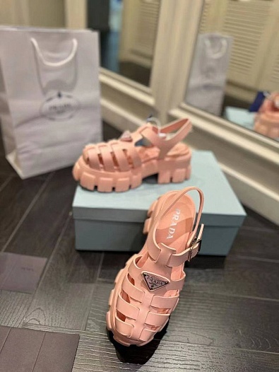 Женские кожаные сандалии Prada Monolith Fisherman - Pink   