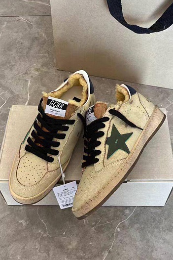 Женские кроссовки с мехом Golden Goose   