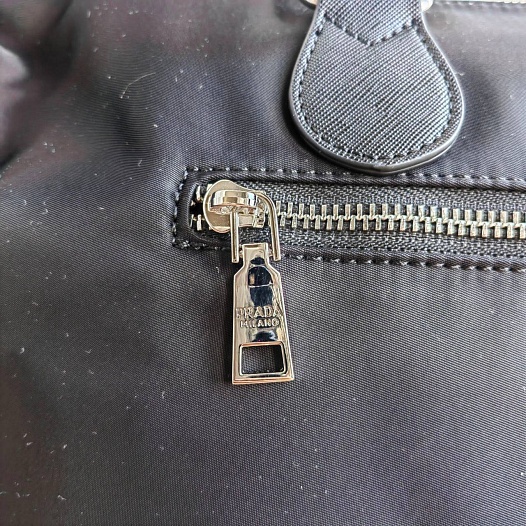 Дорожная сумка Prada чёрного цвета 45x26 см   