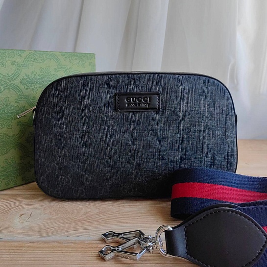 Сумка-мессенджер Gucci GG Supreme 23x15 см