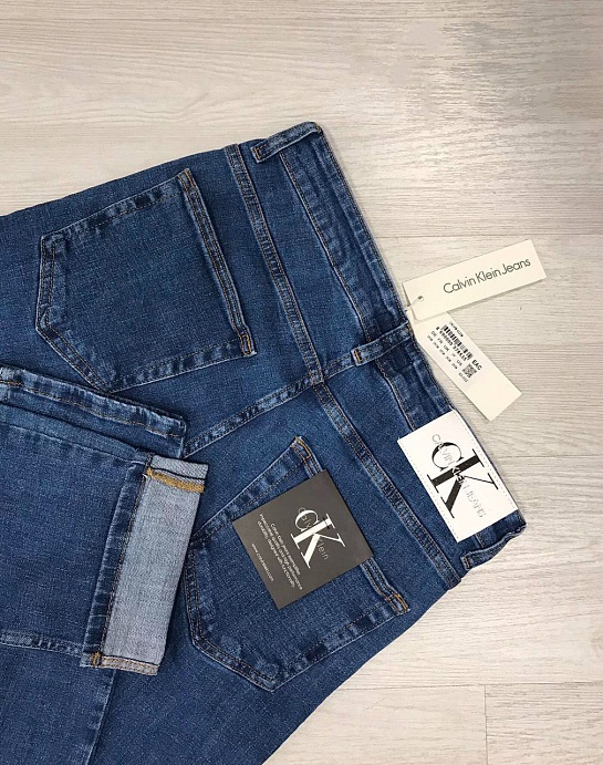 Джинсы синего цвета Calvin Klein