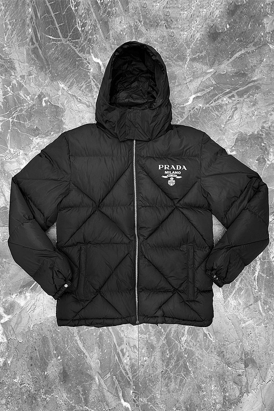 Мужская чёрная куртка Prada Re-Nylon logo-print