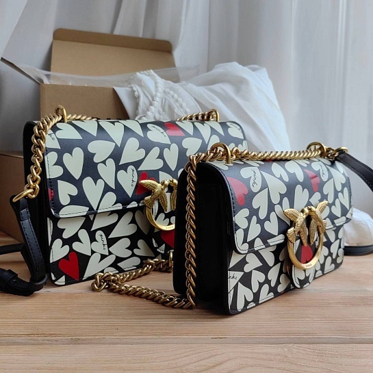Женская кожаная сумка Love 21x12 см