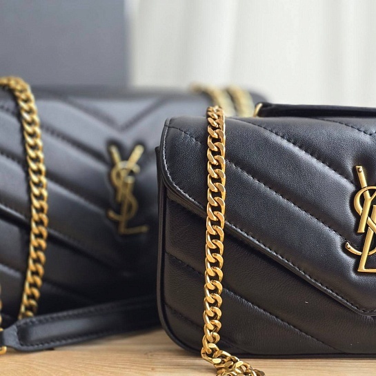 Кожаная чёрная сумка Yves Saint Laurent LouLou 26x14 см