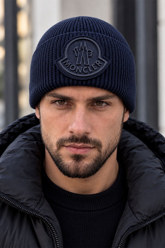 Мужская шапка тёмно-синего цвета Moncler logo-patch
