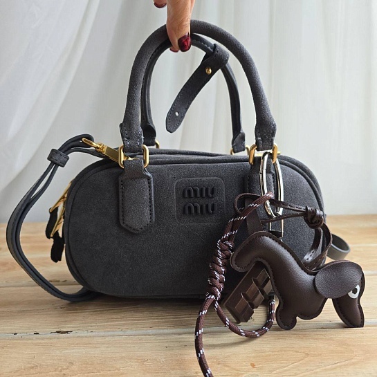 Замшевая серая сумка MIU MIU 23x13 см
