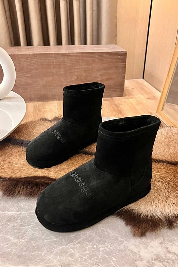 Замшевые чёрные угги Balenciaga с мехом   