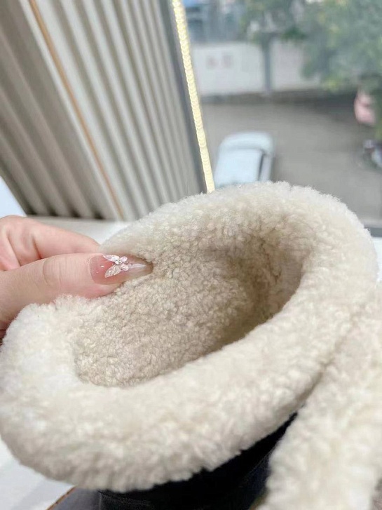 Женские замшевые ботинки с мехом Prada Suede Premium