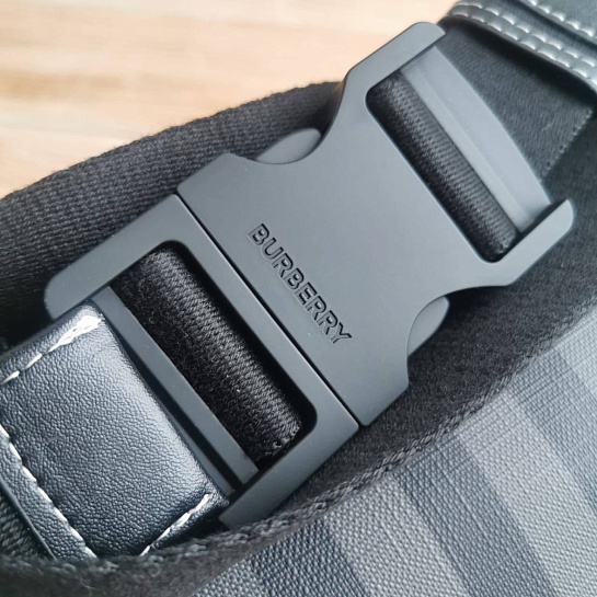 Кожаная сумка на пояс Burberry Cason 30x18 см