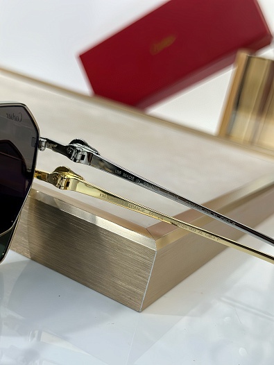 Солнцезащитные очки Cartier    