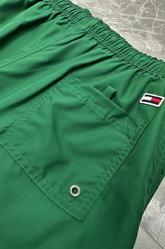 Шорты зелёного цвета Tommy Hilfiger taped logo