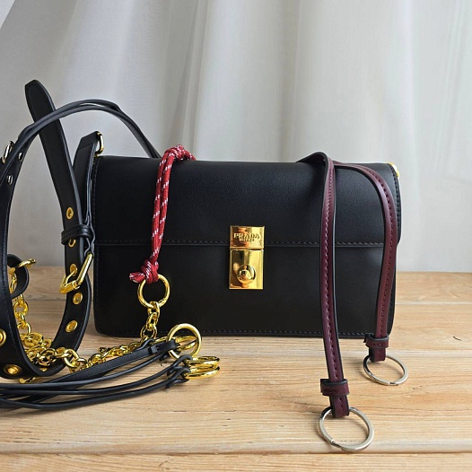 Кожаная сумка Prada Small Soft Sound 23x14 см   