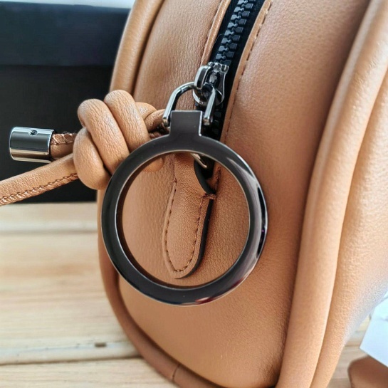 Кожаная сумка Karl Lagerfeld Half Moon 25x15 см