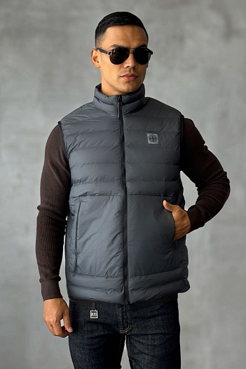 Мужской жилет серого цвета Stone Island compass badge   