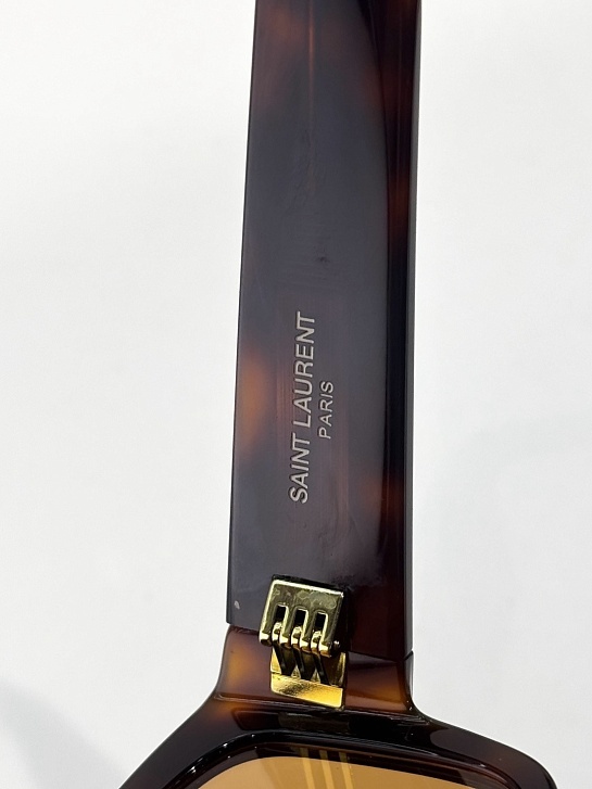 Солнцезащитные очки Yves Saint Laurent