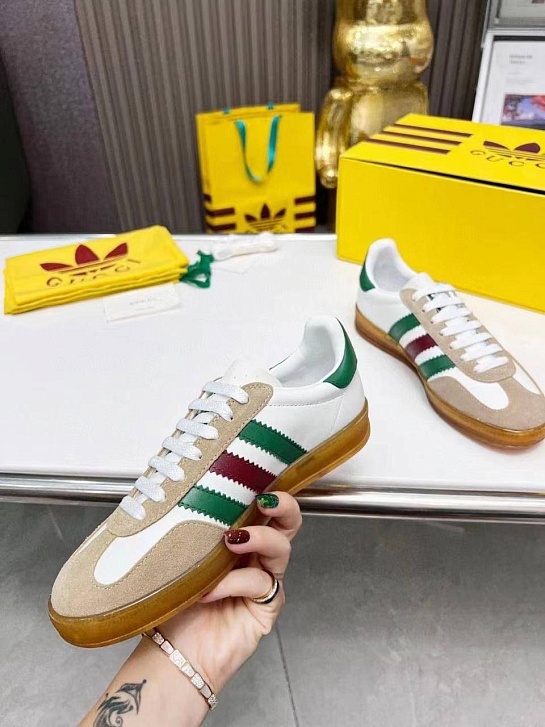 Женские кроссовки Gucci x Adidas Gazelle Collaboration - Beige