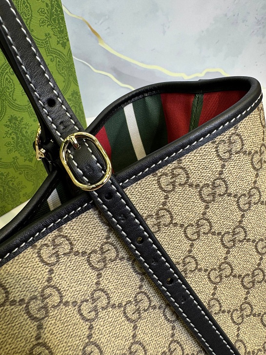 Кожаная сумка Gucci GG Emblem premium 30x19x11 см