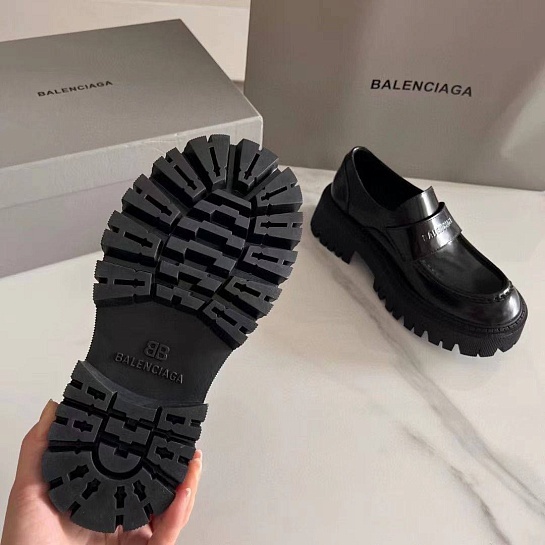 Женские чёрные кожаные лоферы Balenciaga Premium