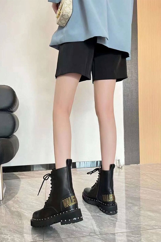 Женские кожаные ботинки Valentino