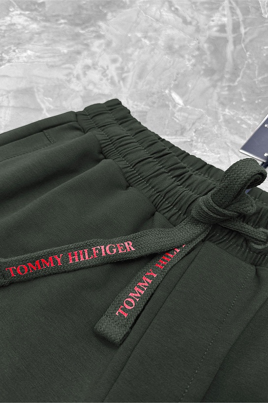 Тёмно-зелёные мужские шорты Tommy Hilfiger