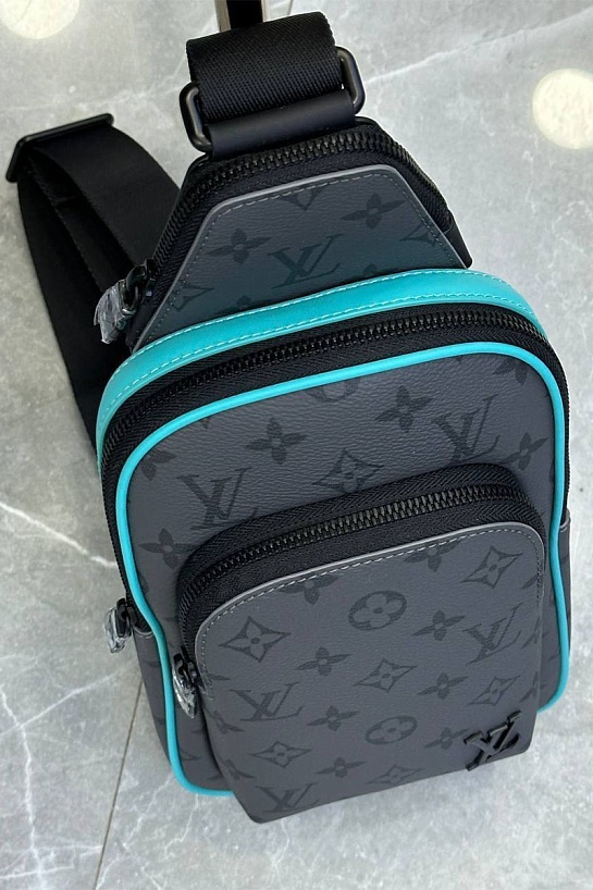 Кожаная сумка Louis Vuitton Avenue Sling Monogram Eclipse Reverse 25x14 см