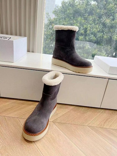 Женские замшевые ботинки с мехом Prada Suede Premium   