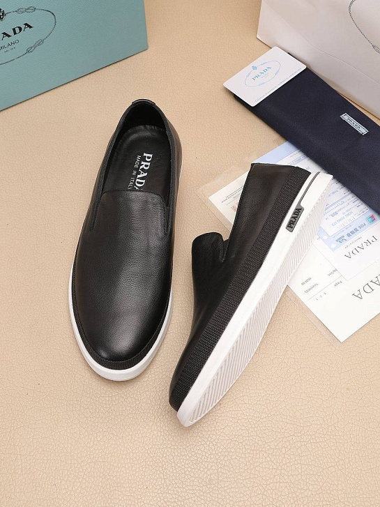 Мужские кожаные слипоны Prada Saint Tropez - Black / White