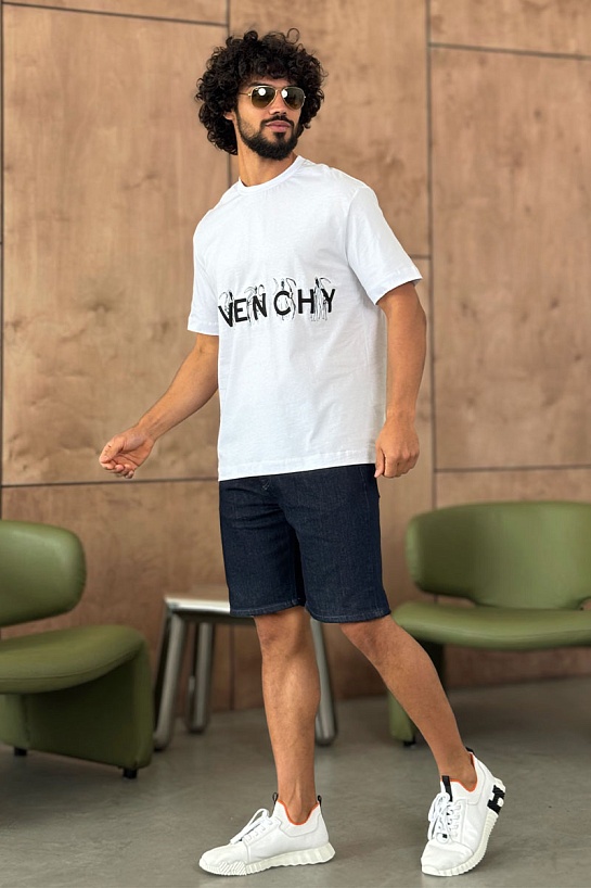 Белая оверсайз футболка Givenchy embossed logo