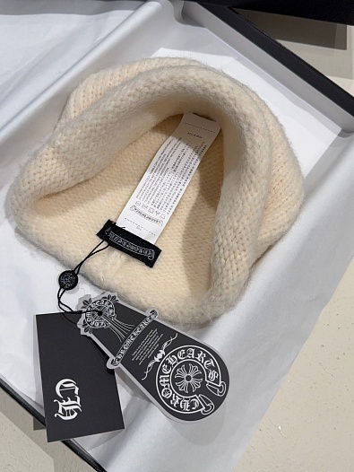 Шапка белого цвета Chrome Hearts   