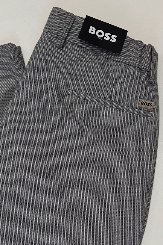 Мужские брюки Hugo Boss серого цвета