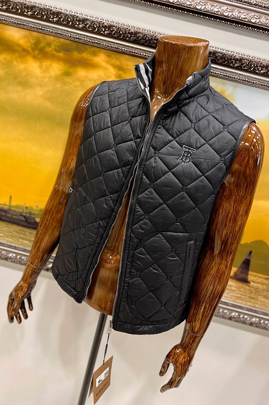 Мужской чёрный жилет Burberry London England
