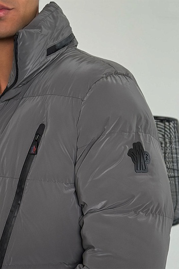 Мужская утеплённая куртка Moncler серого цвета   