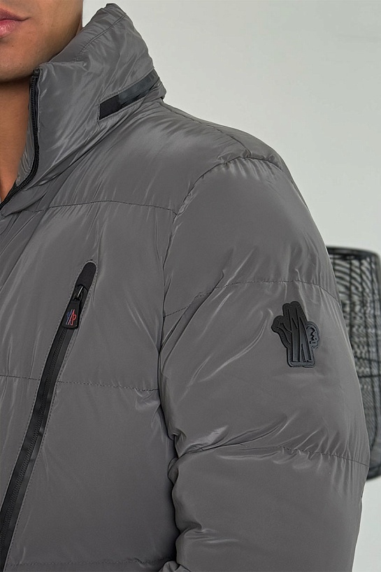 Мужская утеплённая куртка Moncler серого цвета