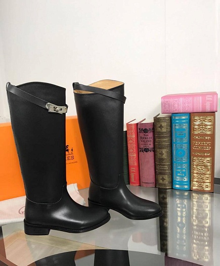 Зимние женские кожаные сапоги Hermes чёрного цвета   